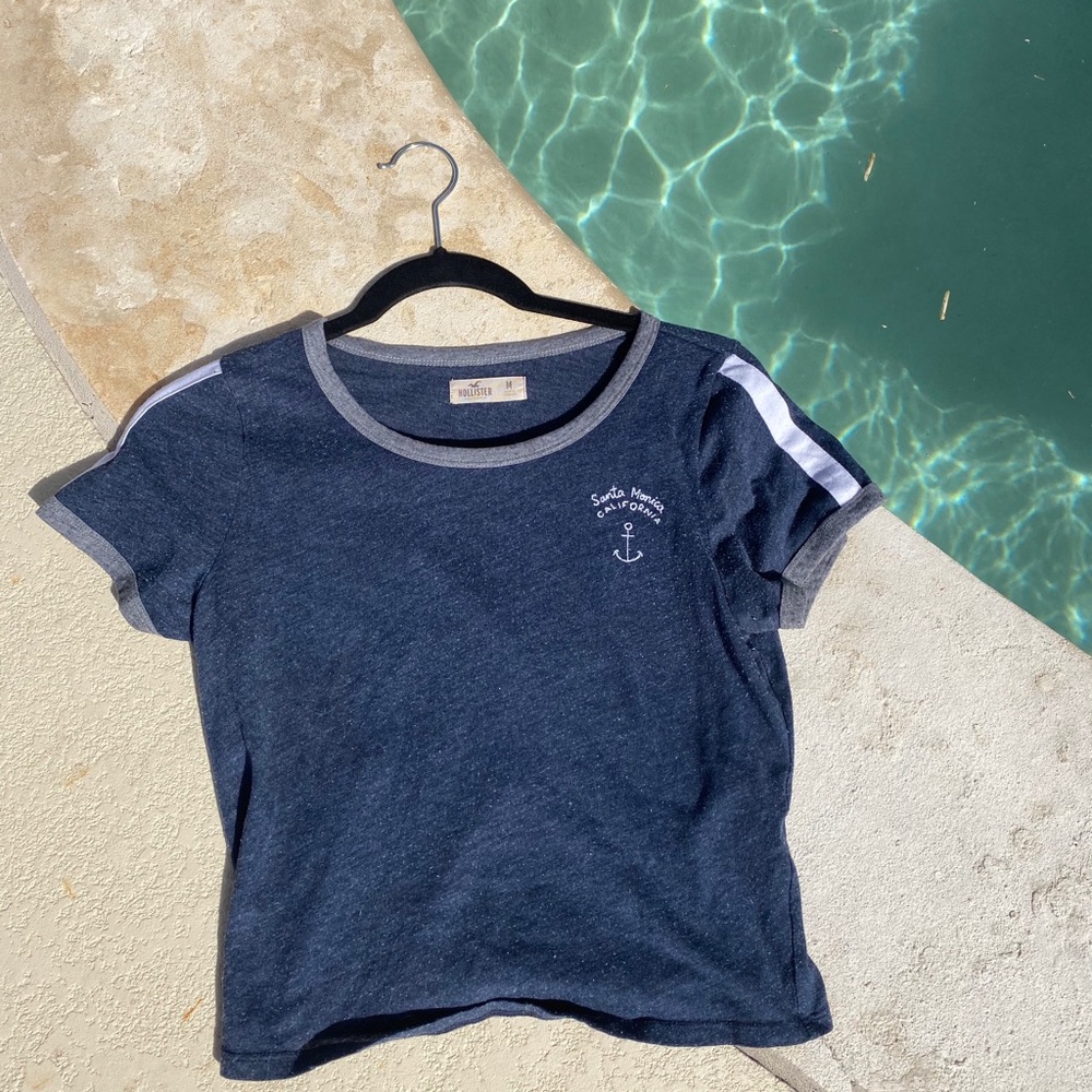 Navy blue short sleeve crop top!